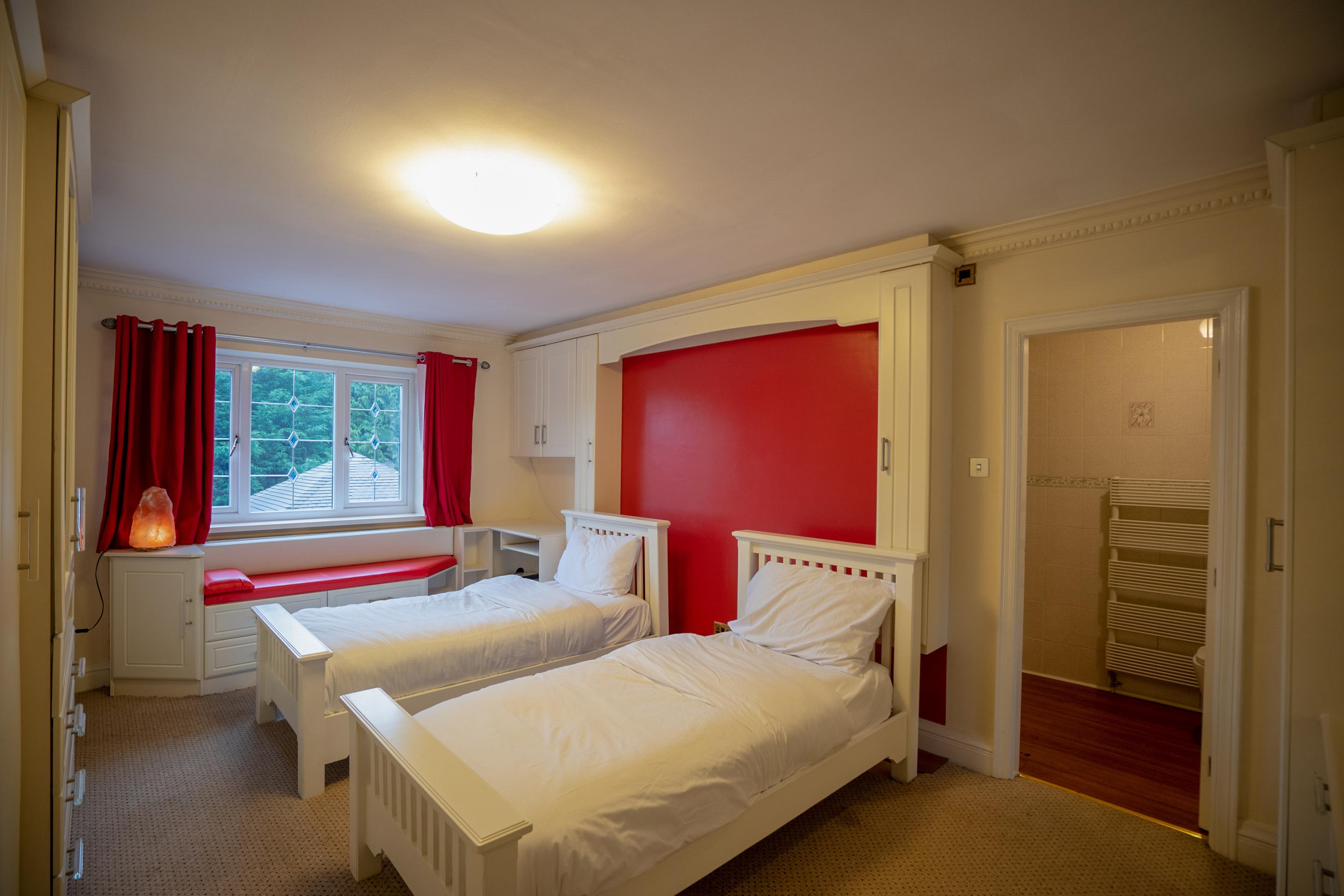 Oyo Oakcroft Guest House Manchester Airport Ringway المظهر الخارجي الصورة