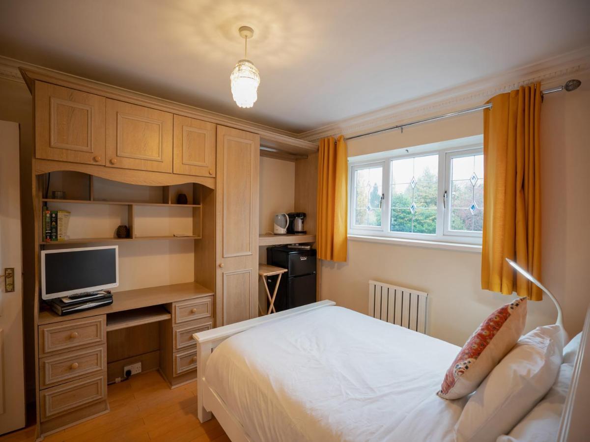 Oyo Oakcroft Guest House Manchester Airport Ringway المظهر الخارجي الصورة