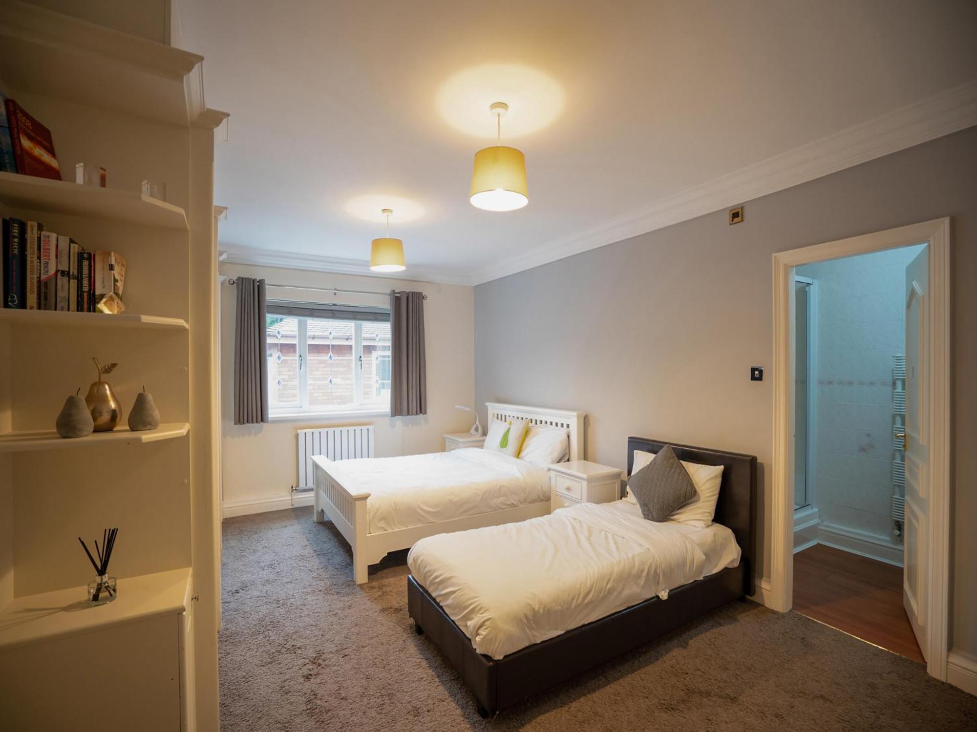 Oyo Oakcroft Guest House Manchester Airport Ringway المظهر الخارجي الصورة