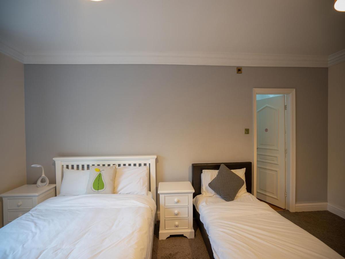 Oyo Oakcroft Guest House Manchester Airport Ringway المظهر الخارجي الصورة